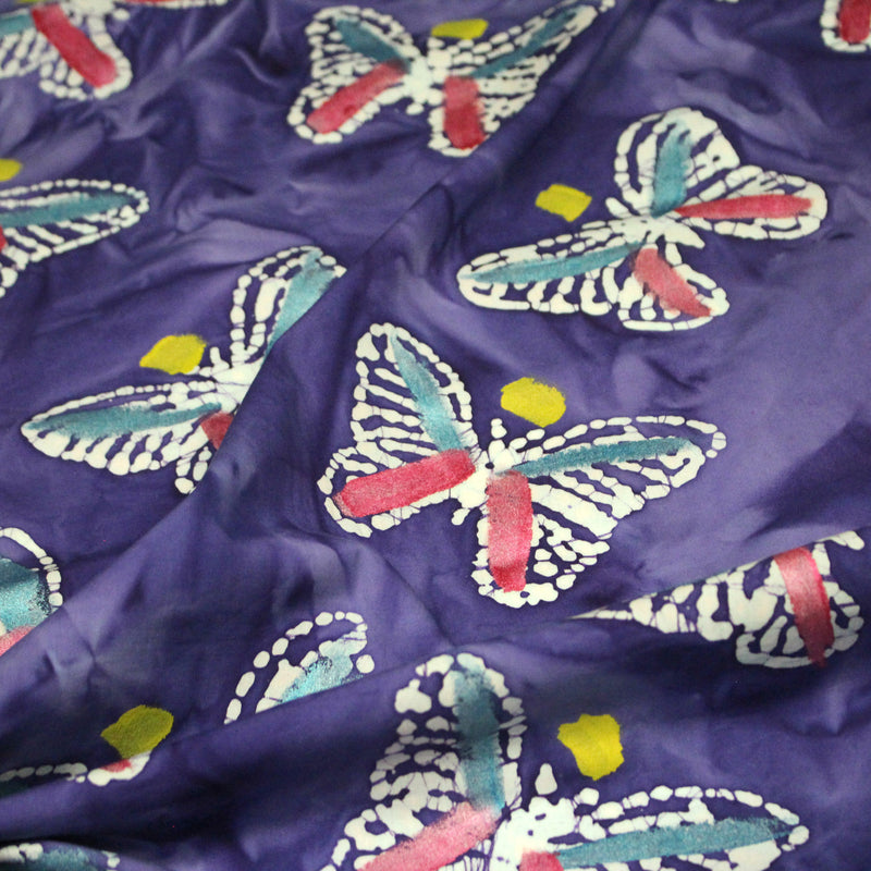 Tissu cotonnade BATIK aux papillons blanc : rose, vert, violet - MADE IN INDIA - tissuspipi.com