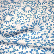 Tissu coton block print blanc cassé aux fleurs bleu turquoise - MADE IN INDIA - tissuspipi.com