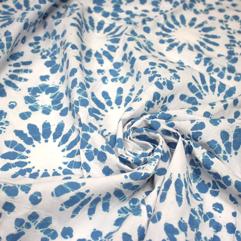 Tissu coton block print blanc cassé aux fleurs bleu turquoise - MADE IN INDIA - tissuspipi.com
