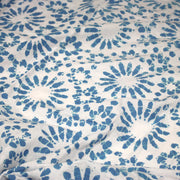 Tissu coton block print blanc cassé aux fleurs bleu turquoise - MADE IN INDIA - tissuspipi.com