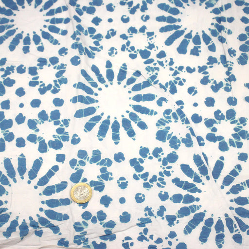 Tissu coton block print blanc cassé aux fleurs bleu turquoise - MADE IN INDIA - tissuspipi.com