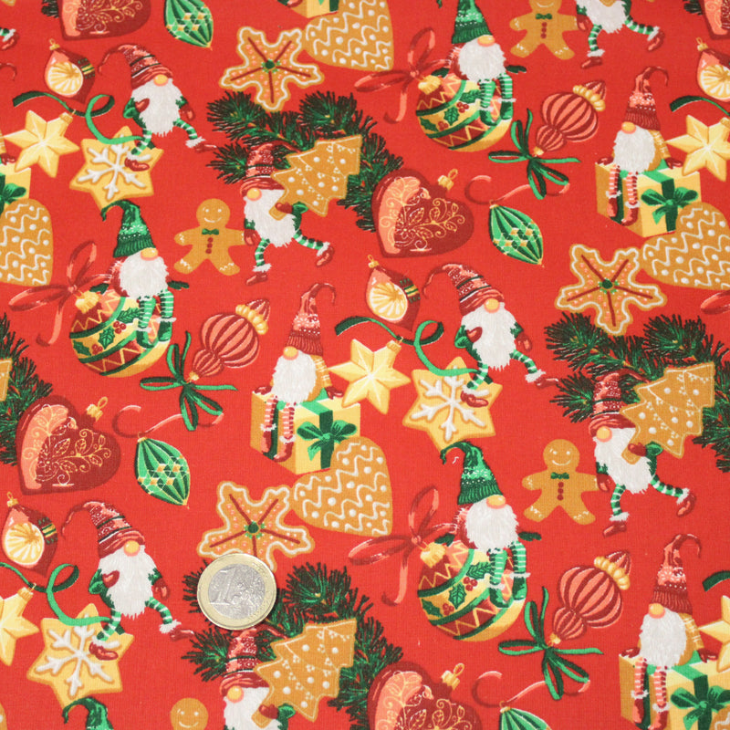 Tissu cotonnade de NOËL - Gnomes et biscuits de fête, fond rouge - OEKO-TEX STANDARD 100