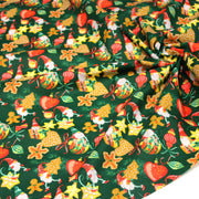 Tissu cotonnade de NOËL – Gnomes, biscuits et boules de fête, fond vert sapin - OEKO-TEX STANDARD 100 - tissuspipi.com