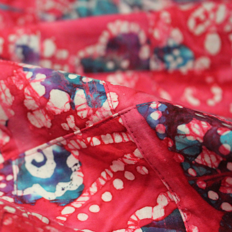 Tissu coton block print patchwork de motifs indiens, tons rose fuchsia, bleu, blanc - MADE IN INDIA - tissuspipi.com
