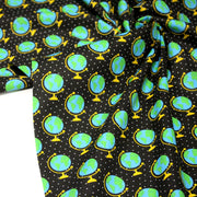 Tissu popeline coton, Les mappemondes sur fond noir étoilé - Collection VOYAGE - tissuspipi.com