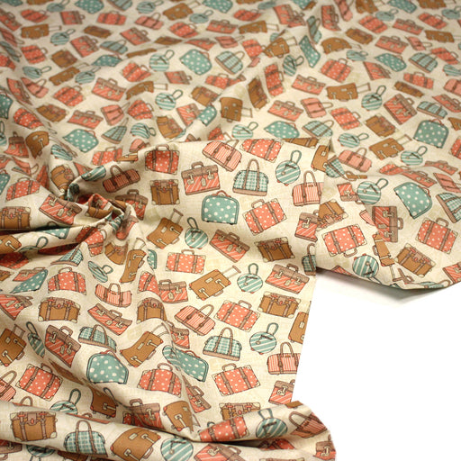 Tissu popeline coton, les valises vintage, tons corail & vert amande, fond écru - Collection VOYAGE - tissuspipi.com