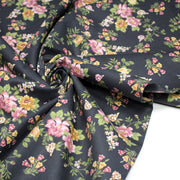 Tissu popeline coton gris aux fleurs roses et jaunes - Collection britannique - tissuspipi.com