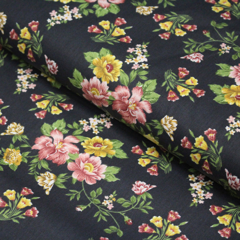 Tissu popeline coton gris aux fleurs roses et jaunes - Collection britannique - tissuspipi.com