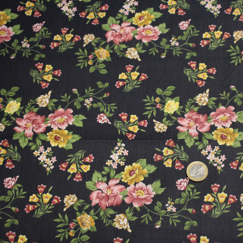 Tissu popeline coton gris aux fleurs roses et jaunes - Collection britannique - tissuspipi.com