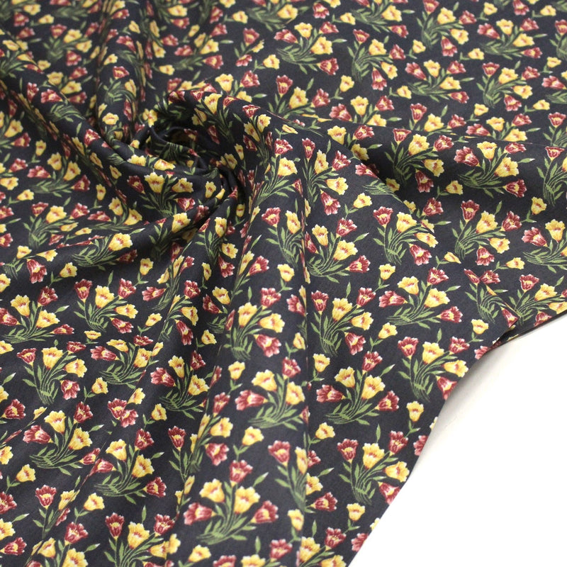 Tissu popeline coton gris aux petites fleurs roses et jaunes - Collection britannique - tissuspipi.com