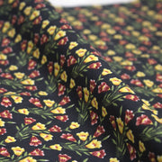 Tissu popeline coton gris aux petites fleurs roses et jaunes - Collection britannique - tissuspipi.com