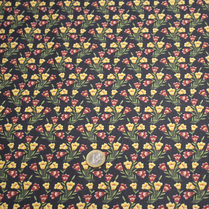 Tissu popeline coton gris aux petites fleurs roses et jaunes - Collection britannique - tissuspipi.com