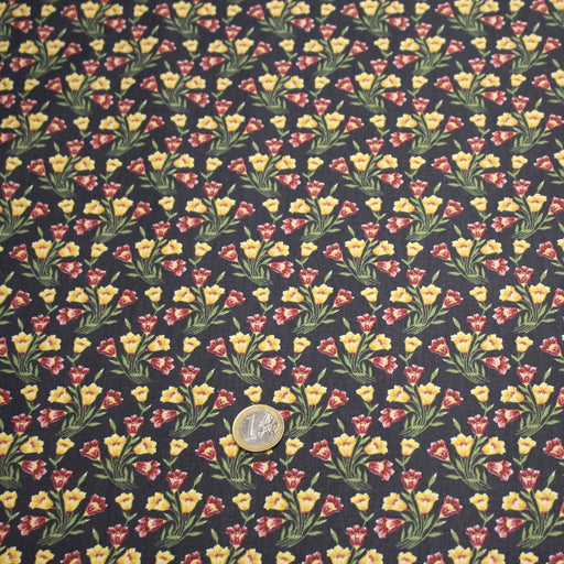 Tissu popeline coton gris aux petites fleurs roses et jaunes - Collection britannique - tissuspipi.com