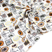 Tissu coton blanc aux cadres, photos et toiles d'araignée d'un manoir hanté - Collection Halloween - OEKO - TEX - tissuspipi.com