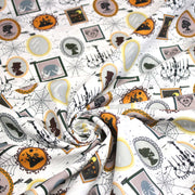 Tissu coton blanc aux cadres, photos et toiles d'araignée d'un manoir hanté - Collection Halloween - OEKO - TEX - tissuspipi.com