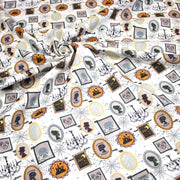 Tissu coton blanc aux cadres, photos et toiles d'araignée d'un manoir hanté - Collection Halloween - OEKO - TEX - tissuspipi.com
