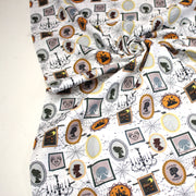 Tissu coton blanc aux cadres, photos et toiles d'araignée d'un manoir hanté - Collection Halloween - OEKO - TEX - tissuspipi.com