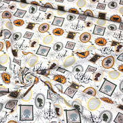 Tissu coton blanc aux cadres, photos et toiles d'araignée d'un manoir hanté - Collection Halloween - OEKO - TEX - tissuspipi.com