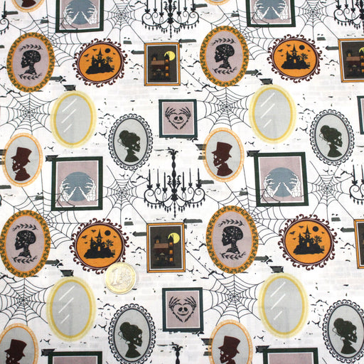 Tissu coton blanc aux cadres, photos et toiles d'araignée d'un manoir hanté - Collection Halloween - OEKO - TEX - tissuspipi.com