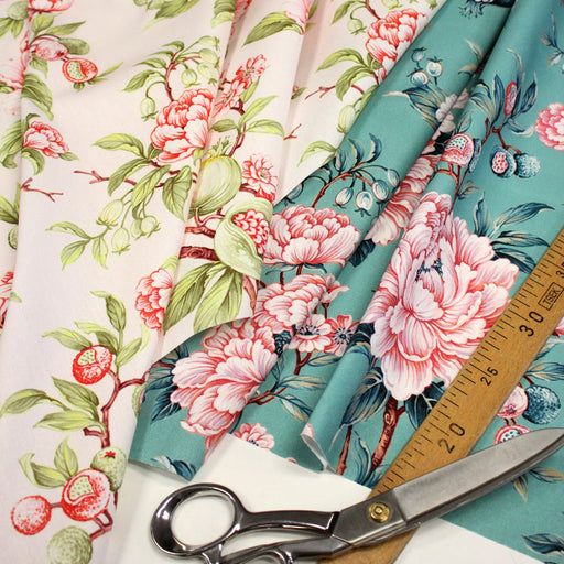Tissu coton demi - natté INDIENNES FLEURIES : bleu ou blanc cassé - OEKO - TEX - tissuspipi.com