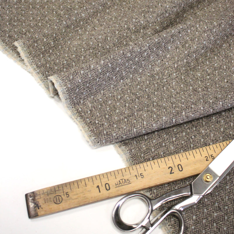 Tissu lainage tweed chevrons taupe à pois bleus - Fabrication italienne - tissuspipi.com