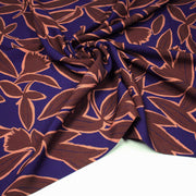 Tissu Viscose fluide KERA, aux fleurs marron chocolat et bleu marine - OEKO - TEX - tissuspipi.com