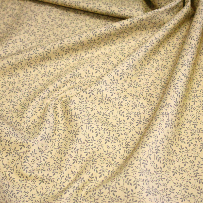 Tissu cotonnade BAMBURGH aux fines fleurs grises, fond crème - tissuspipi.com
