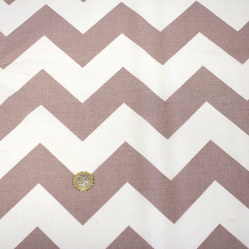 Tissu cotonnade, chevrons taupe clair et blancs - tissuspipi.com