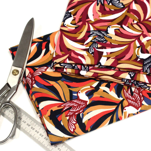 Tissu viscose fluide, motif floral & toucans : tons prune ou tons marine - OEKO - TEX STANDARD 100 - tissuspipi.com