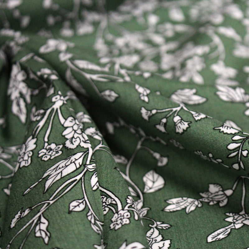 Tissu viscose fluide, fines fleurs blanches et noirs, fond ocre ou fond vert - tissuspipi.com