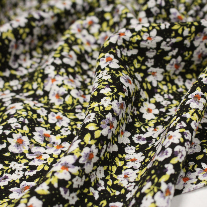 Tissu Viscose crêpe noir fleuri jaune blanc violet orange - tissuspipi.com