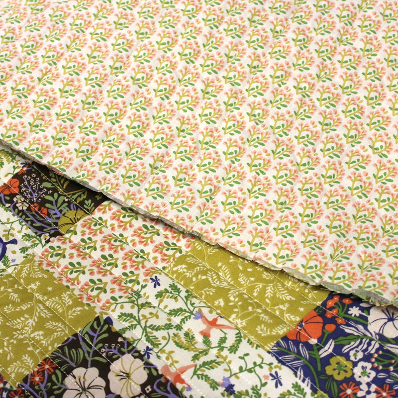 Tissu Matelassé coton au patchwork de motifs fleuris et verso fleuri écru - OEKO - TEX - tissuspipi.com