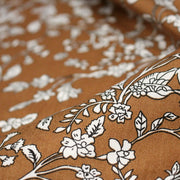 Tissu viscose fluide, fines fleurs blanches et noirs, fond ocre ou fond vert - tissuspipi.com