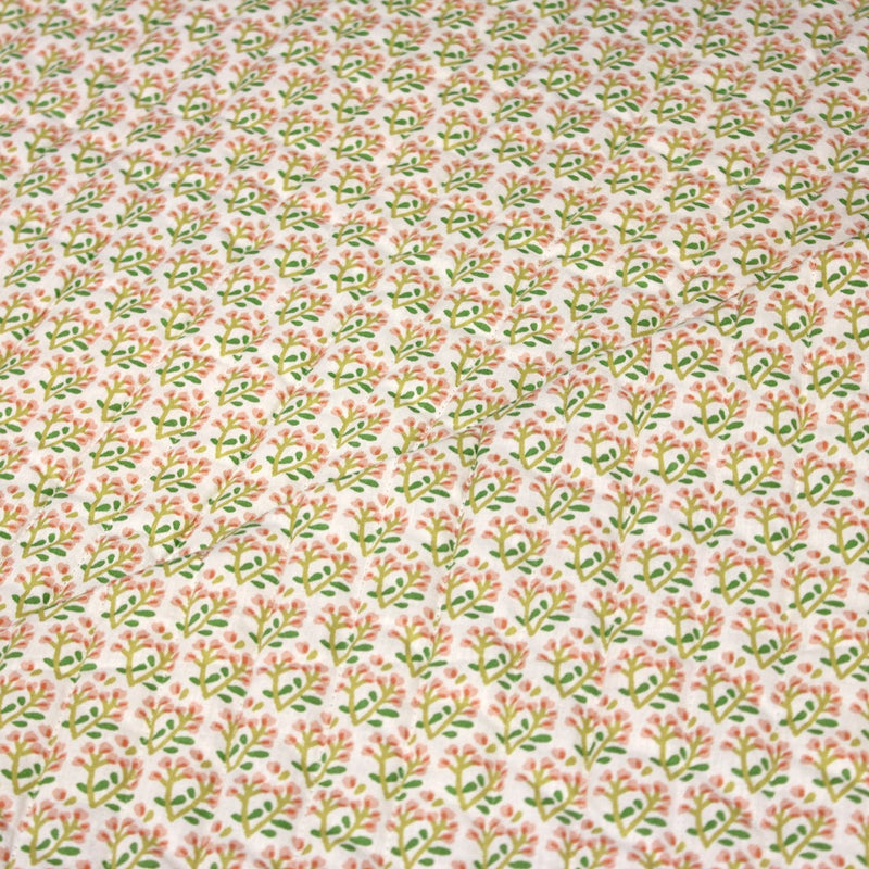 Tissu Matelassé coton au patchwork de motifs fleuris et verso fleuri écru - OEKO - TEX - tissuspipi.com