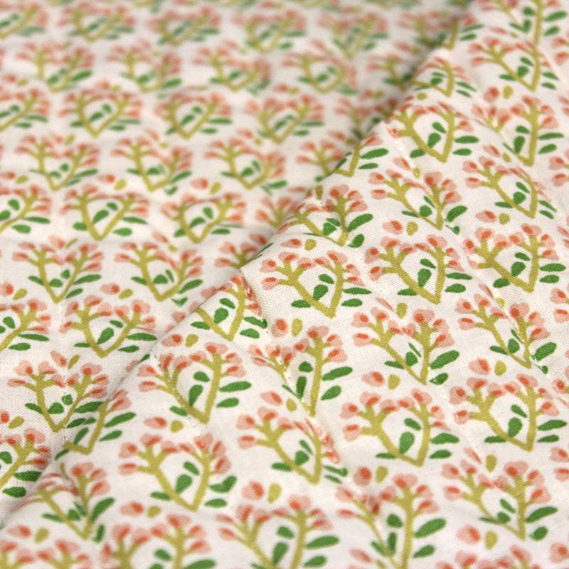 Tissu Matelassé coton au patchwork de motifs fleuris et verso fleuri écru - OEKO - TEX - tissuspipi.com