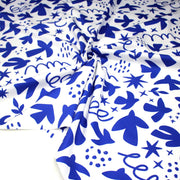 Tissu gabardine imprimée SILHOUETTE : trois motifs bleus et blancs - OEKO - TEX STANDARD 100 - tissuspipi.com