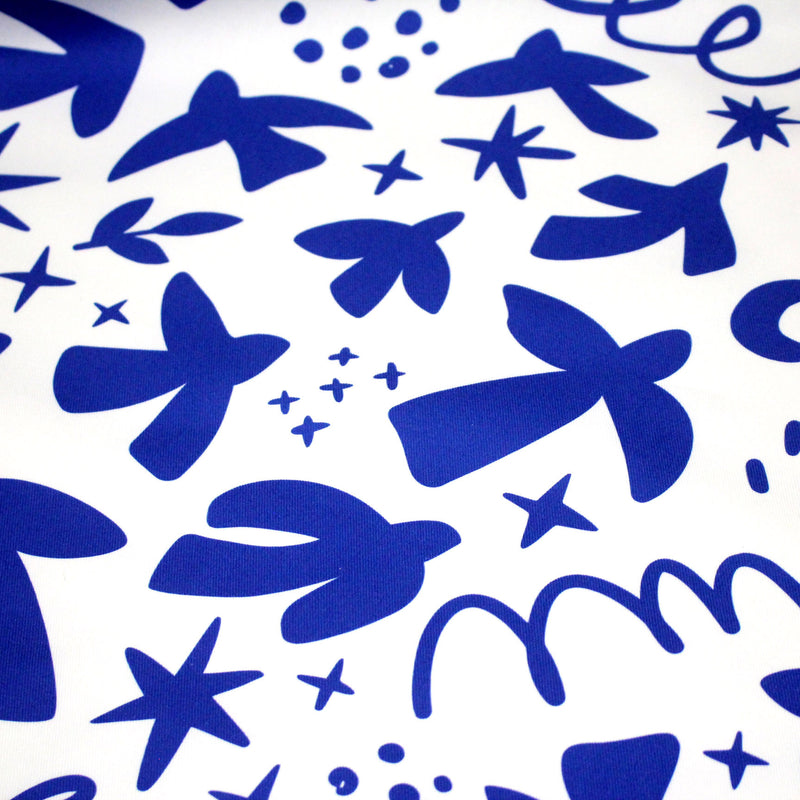 Tissu gabardine imprimée SILHOUETTE : trois motifs bleus et blancs - OEKO - TEX STANDARD 100 - tissuspipi.com