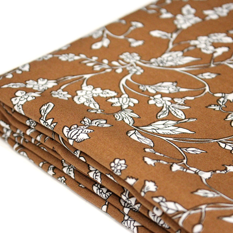 Tissu viscose fluide, fines fleurs blanches et noirs, fond ocre ou fond vert - tissuspipi.com