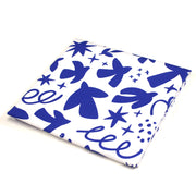 Tissu gabardine imprimée SILHOUETTE : trois motifs bleus et blancs - OEKO - TEX STANDARD 100 - tissuspipi.com