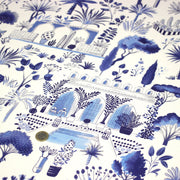 Tissu coton demi - natté TOILE DE JOUY MODERNE JARDIN MAJORELLE, tons blancs et bleus - tissuspipi.com