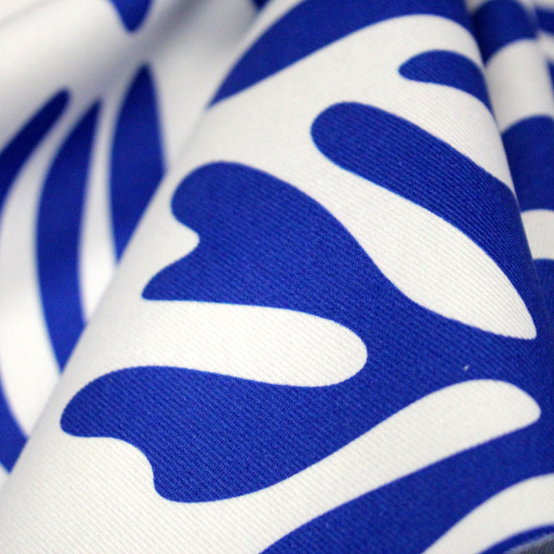 Tissu gabardine imprimée SILHOUETTE : trois motifs bleus et blancs - OEKO - TEX STANDARD 100 - tissuspipi.com