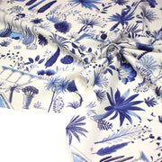 Tissu coton demi - natté TOILE DE JOUY MODERNE JARDIN MAJORELLE, tons blancs et bleus - tissuspipi.com