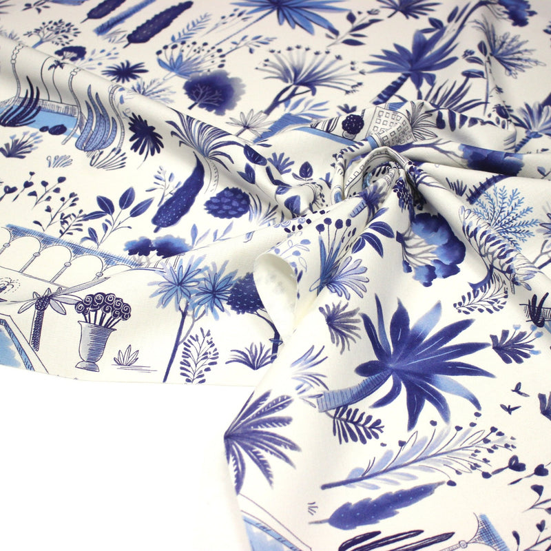 Tissu coton demi - natté TOILE DE JOUY MODERNE JARDIN MAJORELLE, tons blancs et bleus - tissuspipi.com