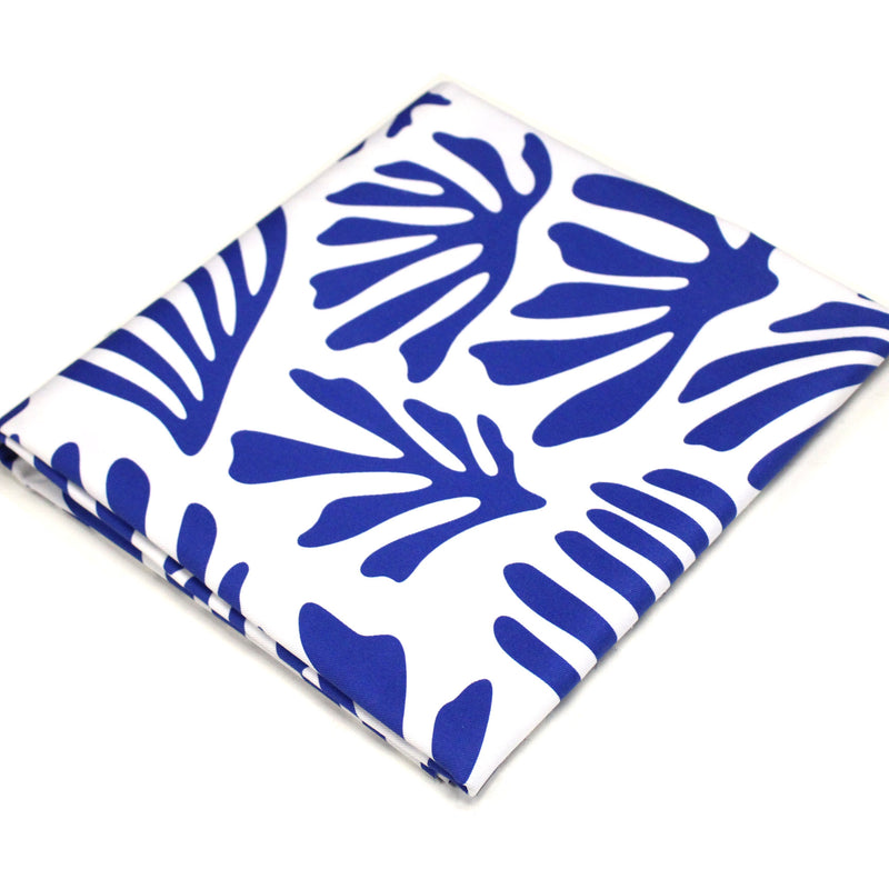 Tissu gabardine imprimée SILHOUETTE : trois motifs bleus et blancs - OEKO - TEX STANDARD 100 - tissuspipi.com