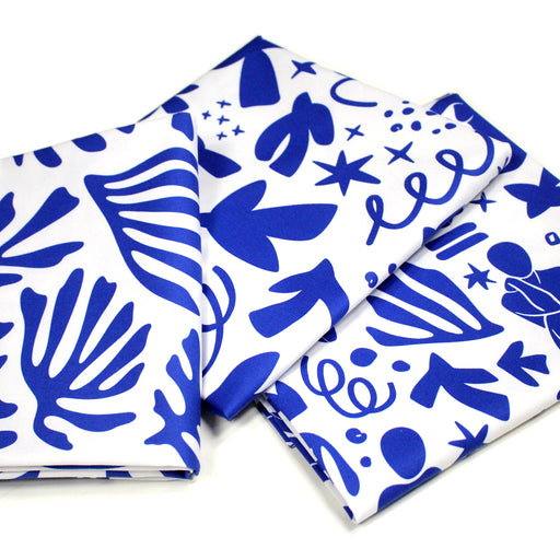 Tissu gabardine imprimée SILHOUETTE : trois motifs bleus et blancs - OEKO - TEX STANDARD 100 - tissuspipi.com