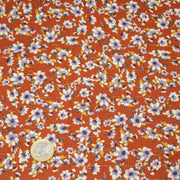 Tissu Viscose crêpe rouille, fleuri blanc & mauve et liserés lurex dorés - tissuspipi.com