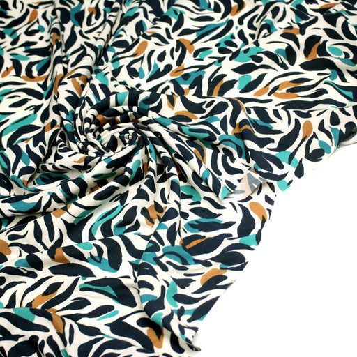 Tissu Viscose fluide au feuillage marine canard et ocre, fond écru - tissuspipi.com