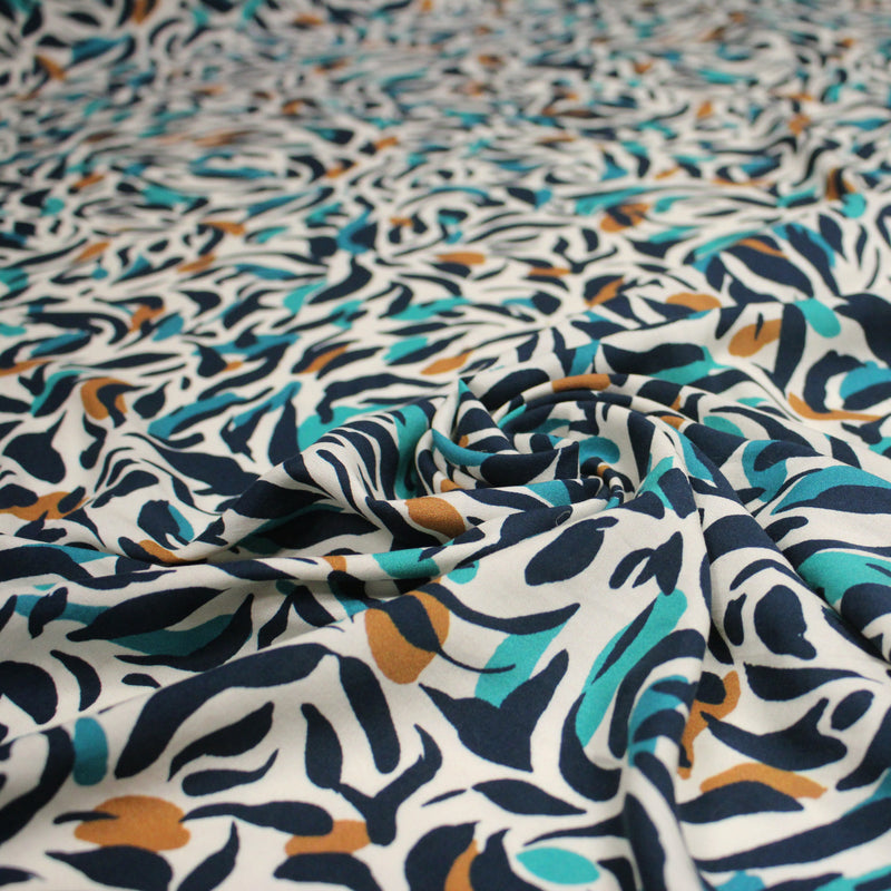 Tissu Viscose fluide au feuillage marine canard et ocre, fond écru - tissuspipi.com