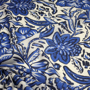 Tissu voile de coton imprimé INDIENNES écru aux fleurs bleues et marine - tissuspipi.com