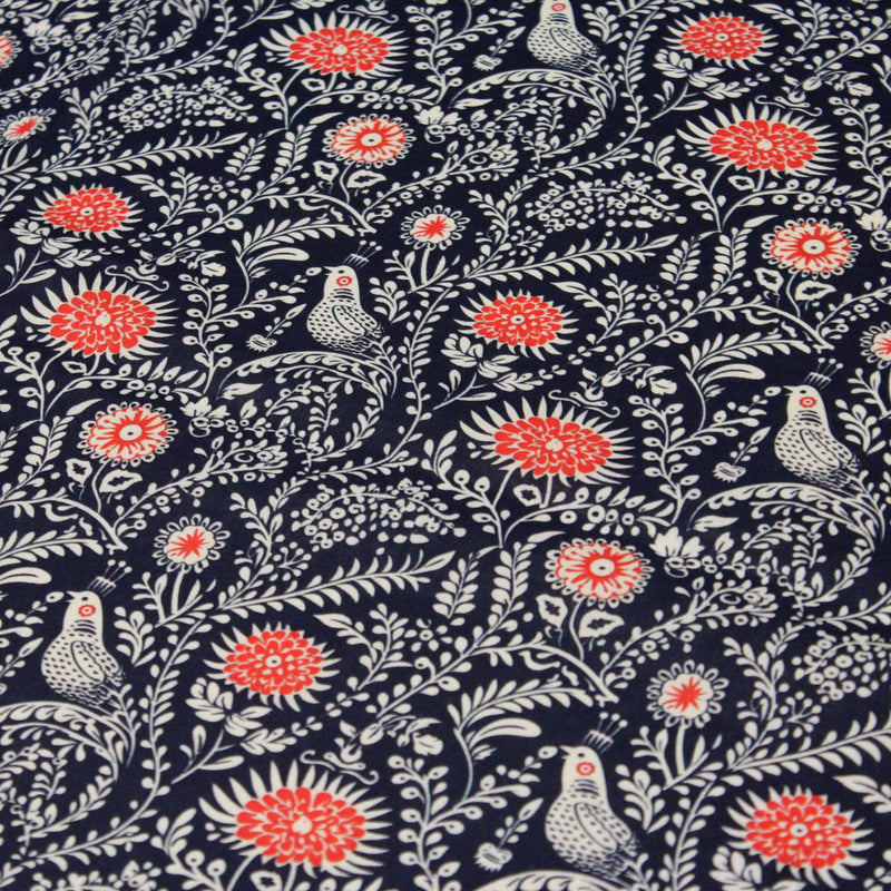 Tissu INDIENNES cotonnade fleurie bleu marine aux feuillage et oiseaux écrus et rouges - tissuspipi.com
